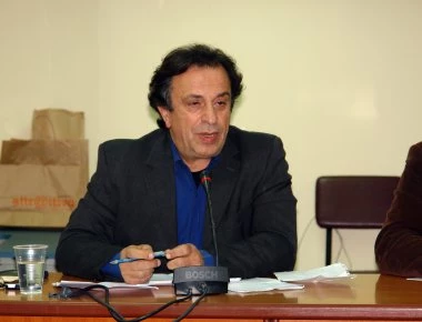 Πολίτες κατά βουλευτή ΣΥΡΙΖΑ Θ.Μουμουλίδη σε Σιάτιστα: «Παρέδωσες την Μακεδονία και καταθέτεις στεφάνι; Δεν ντρέπεσαι;»